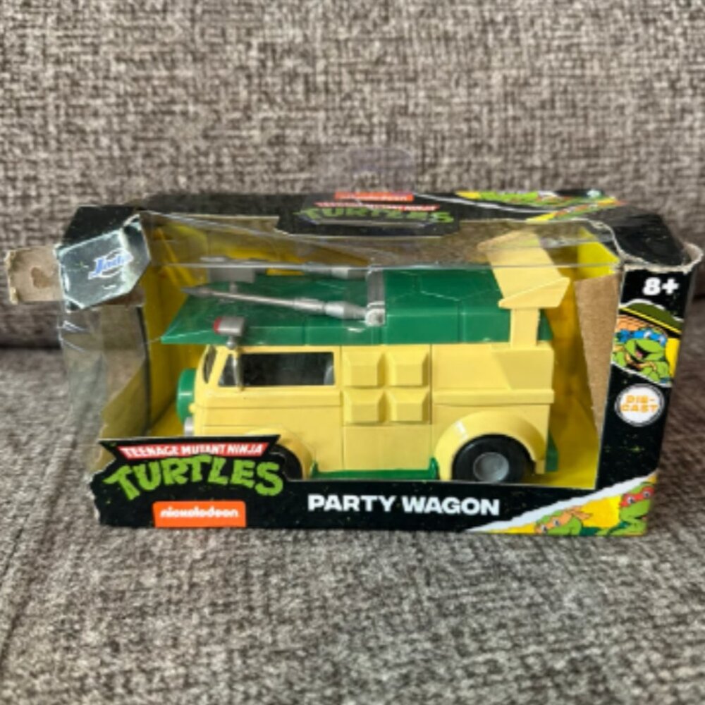 TNMT PARTY WAGON VAN 1/32 scale Diecast car 80s style from Jada Toys